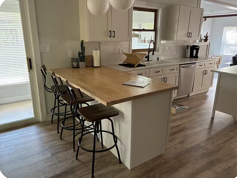 1545 Washington Ave — Photo 2