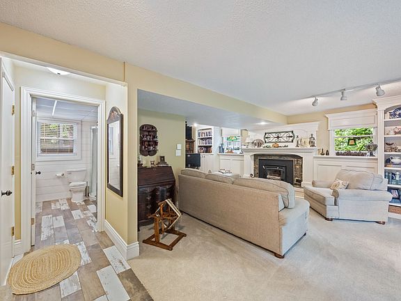 4th image of 4060 NW 46th Pl