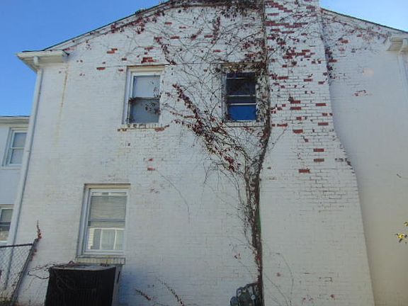 3rd image of 214 Woods Ave