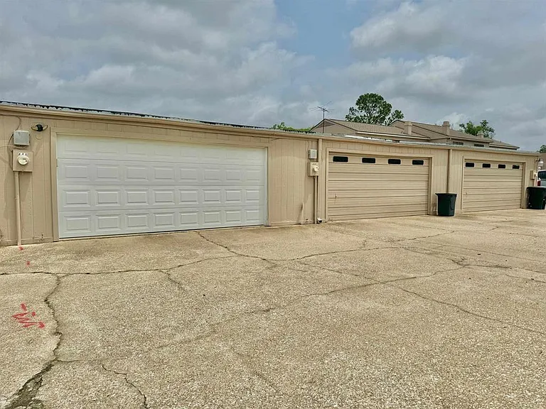 495 Yorktown Ln — Photo 34