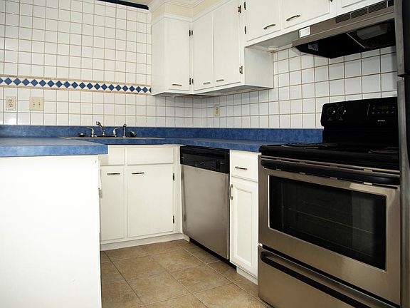 3rd image of 1242 W Ocean Ave #On
