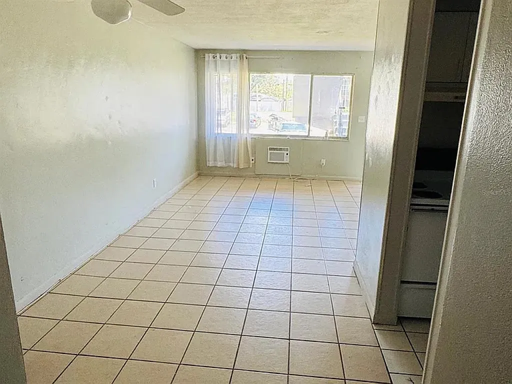 1 bed, 1.0 bath, 585 sqft, $995 — Photo 3