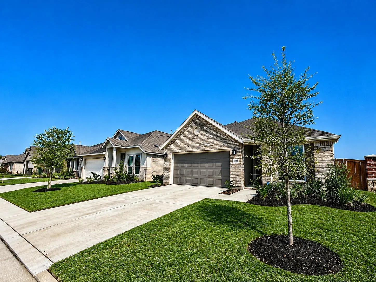 3 bed, 2.0 bath, 1820 sqft, $2,300 — Photo 2