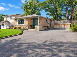 11 Daphne Cres, Barrie, ON L4M 2Y7