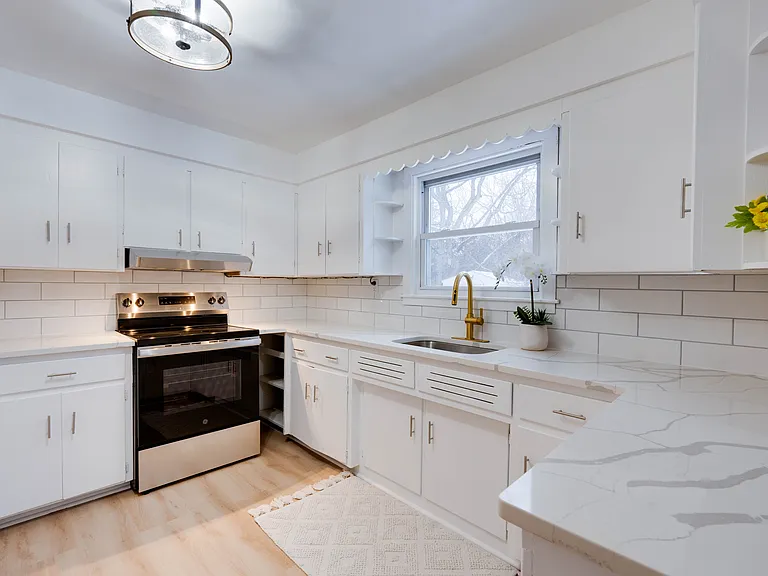 6 Lawrence Ave — Photo 4