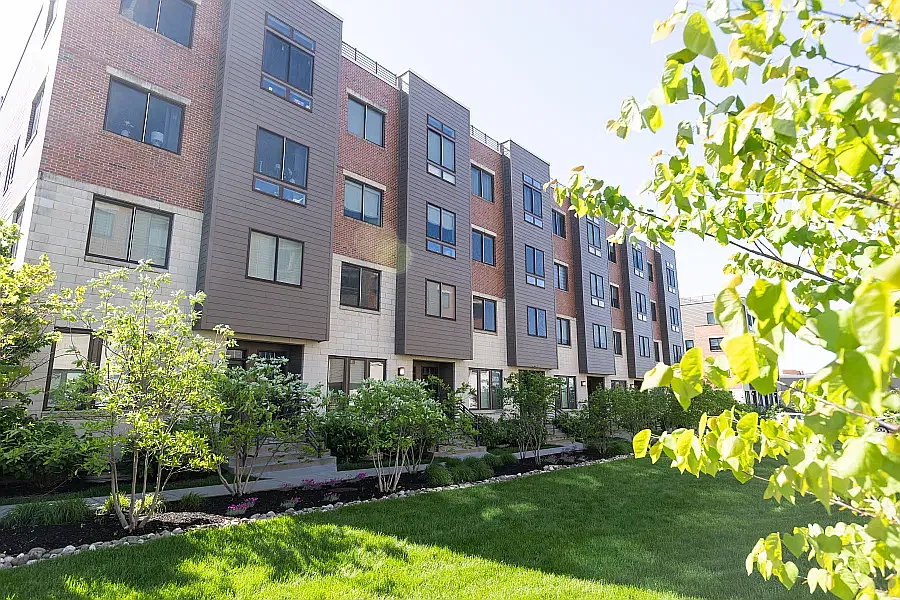 609 Lakeview Ct