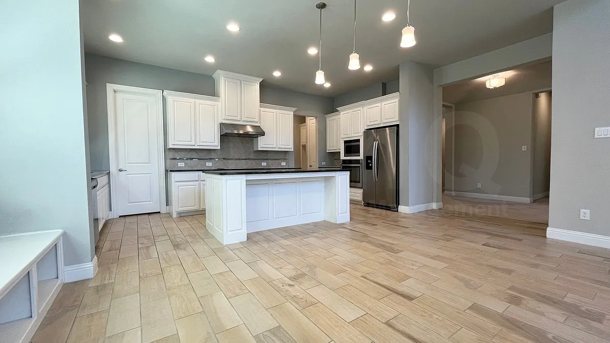 5 bed, 4.5 bath, 4150 sqft, $4,025 — Photo 4