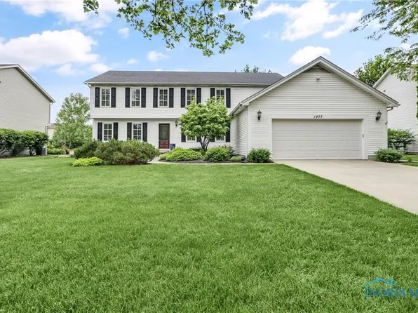 1977 Lexington Dr, Perrysburg, OH 43551