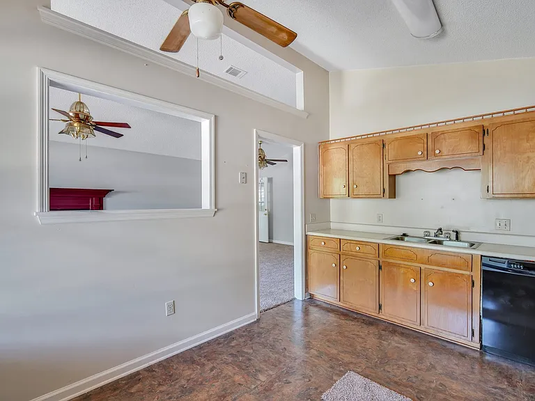 1109 Tomahawk Trl — Photo 5