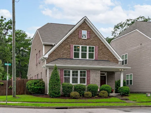 105 Bridge St, Fuquay Varina, NC 27526