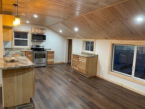 Large eat-in kitchen 