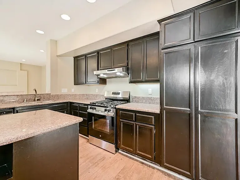 1208 W Topeka Dr #1 — Photo 2