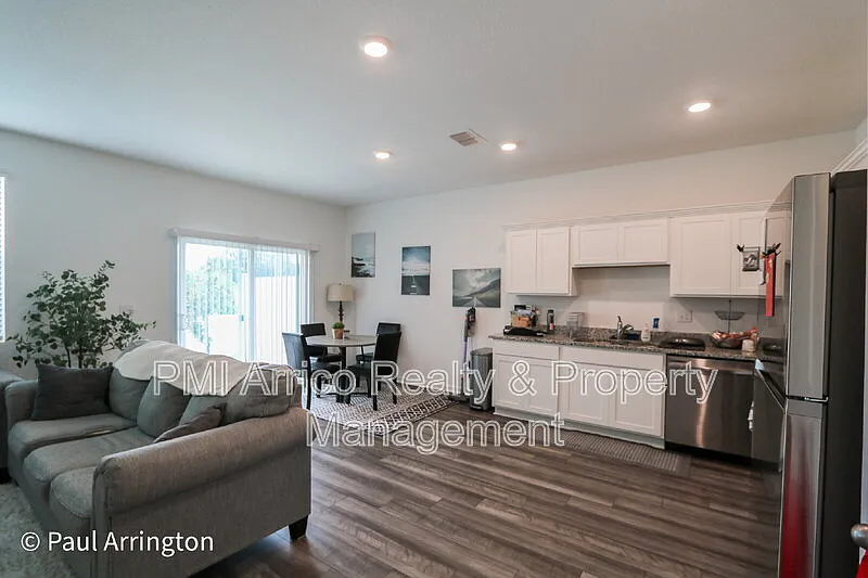 3 bed, 2.5 bath, 1421 sqft, $2,260 — Photo 4