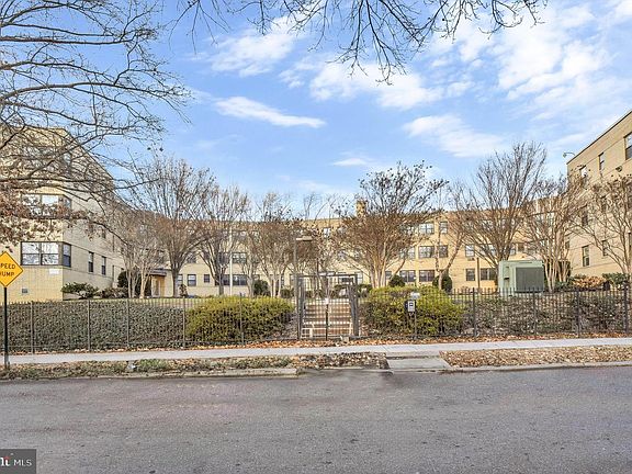 5th image of 212 Oakwood St SE #212-B5