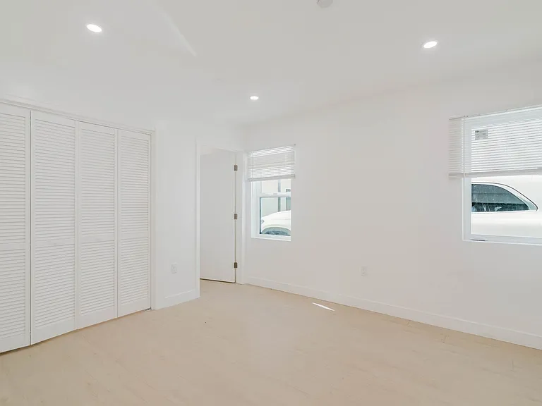 5654 1/4 Cartwright Ave — Photo 9
