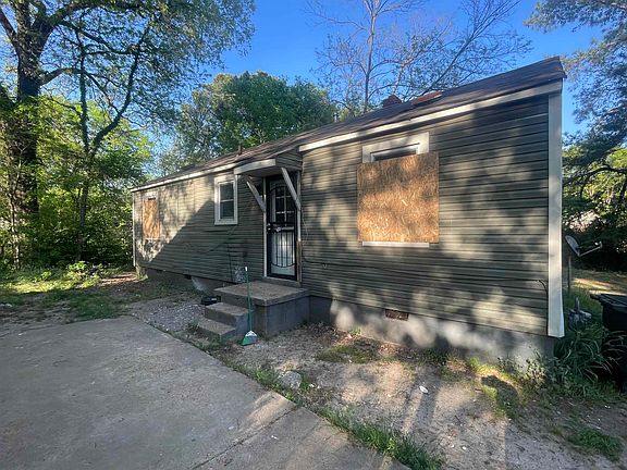 3rd image of 2895 Overton Crossing St