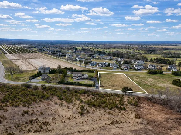 3921 Sound Ave, Riverhead, NY 11901