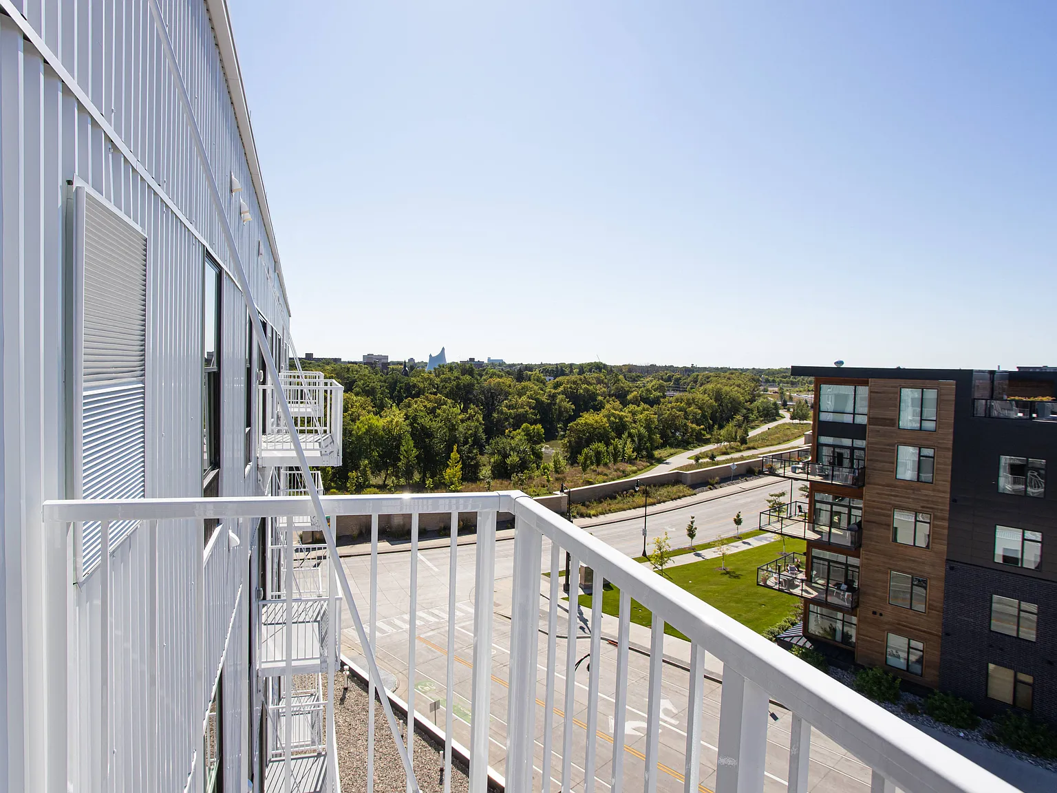 Riverhouse Apartments — Photo 3