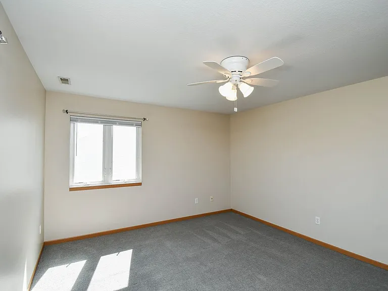 1422 E Redwood Blvd — Photo 22