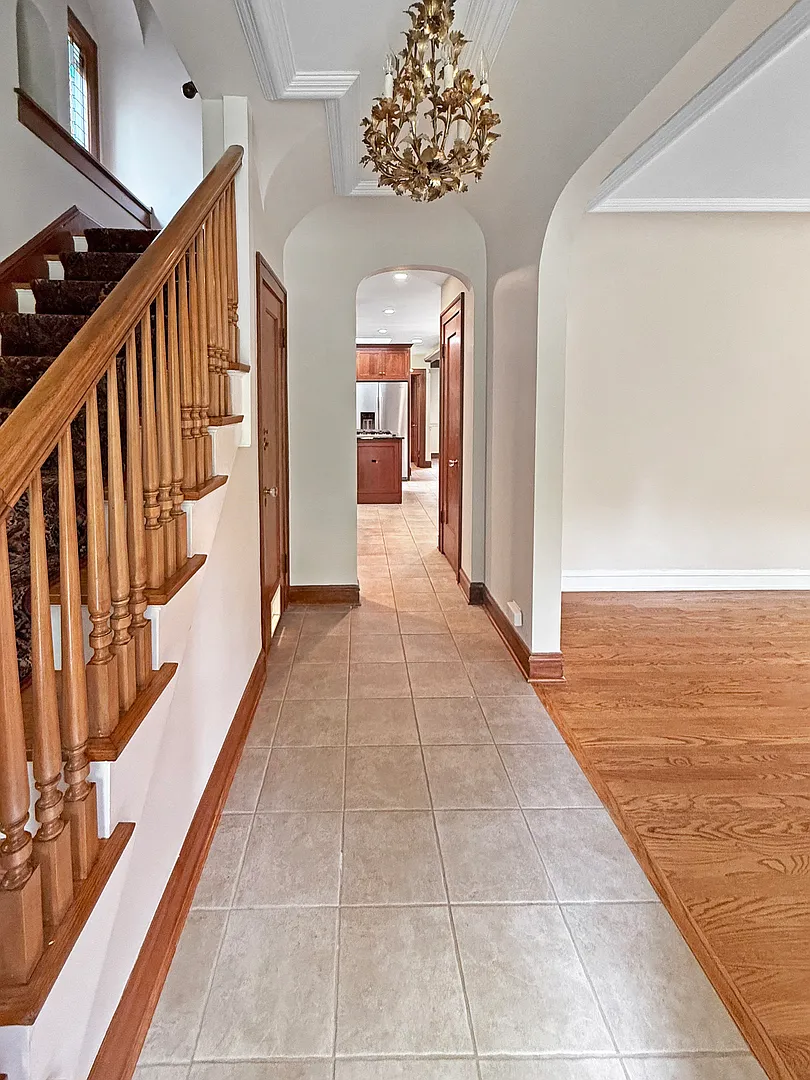 4 bed, 2822 sqft, $4,850 — Photo 2