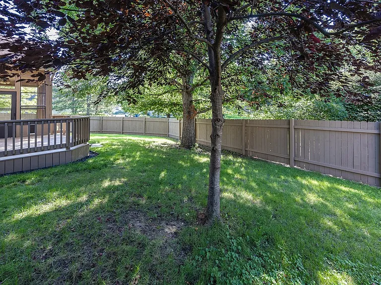 11179 Avery Row — Photo 33