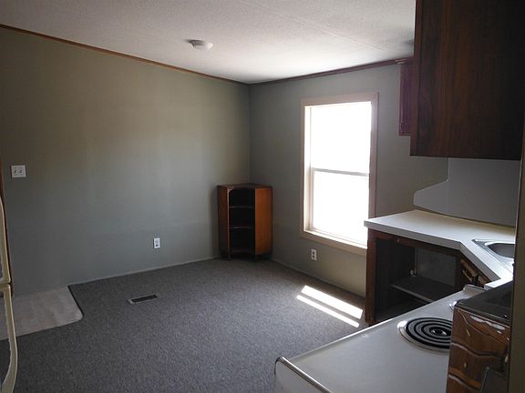 3rd image of 901 Avenue B