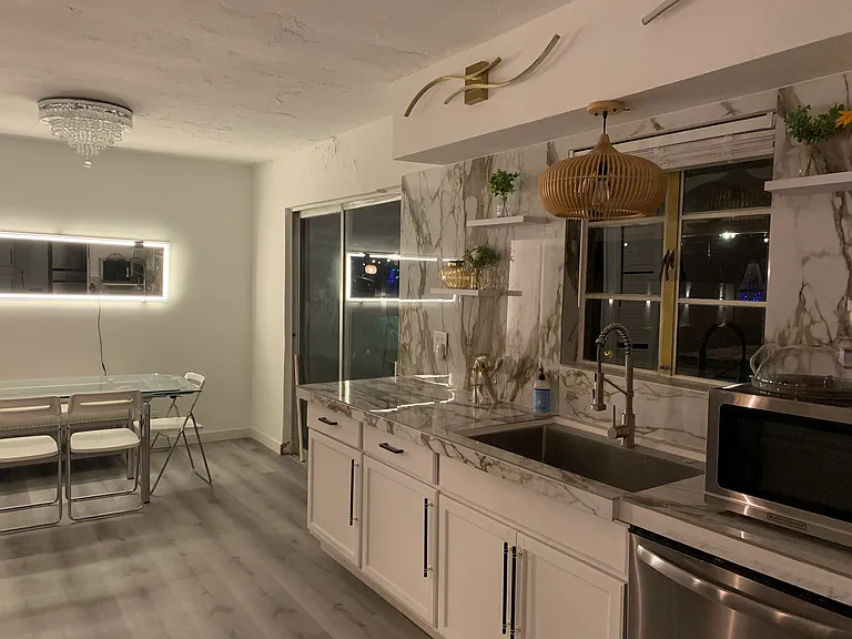 303 W 13th St — Photo 17