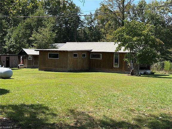 2nd image of 5264 Hopkins Rd