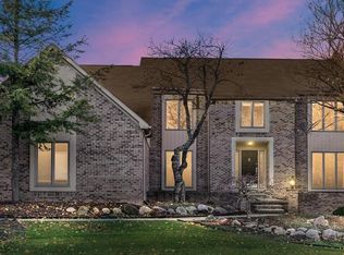 2902 Portage Trail Dr, Rochester Hills, MI 48309