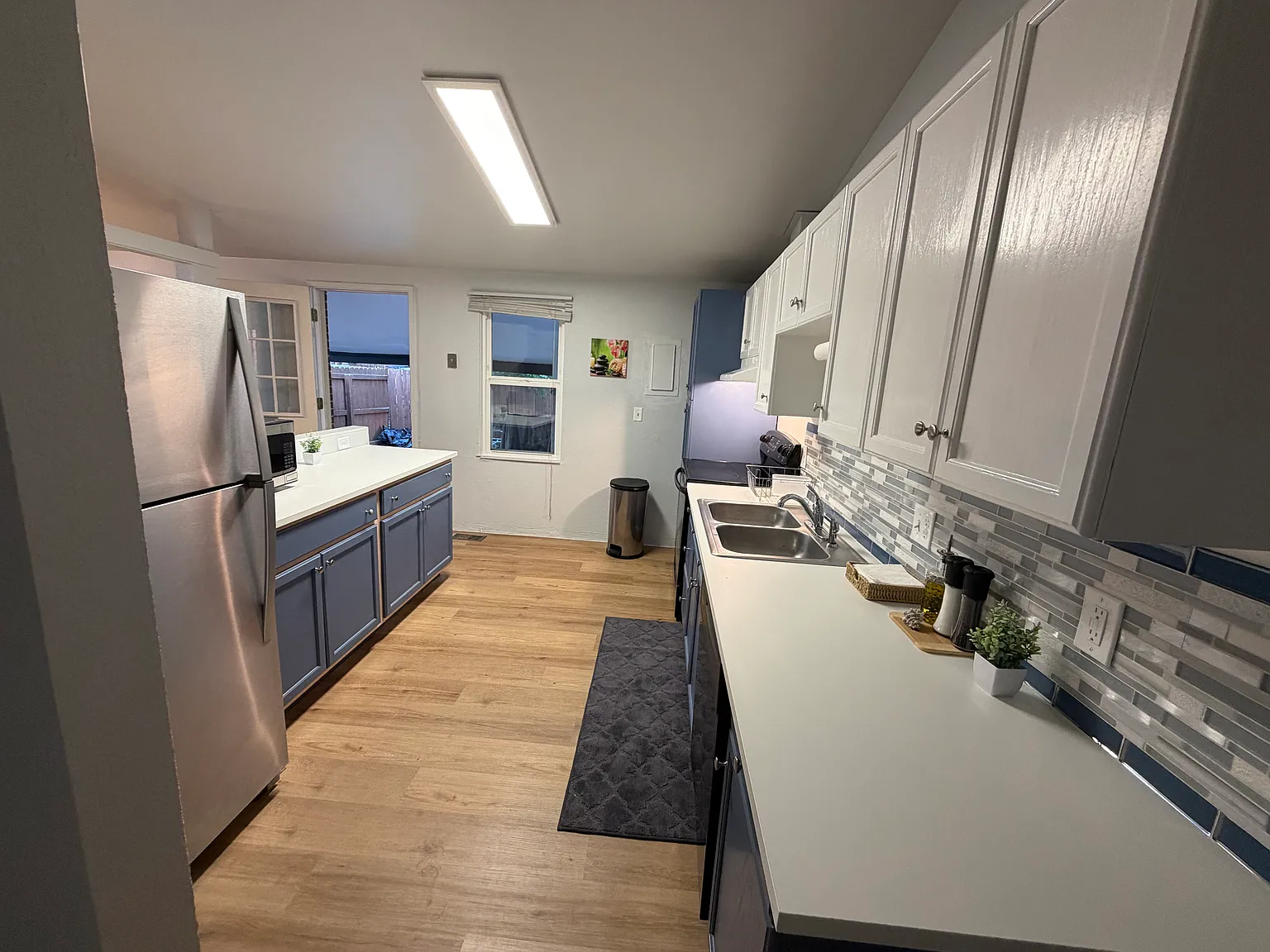 6 bed, 1950 sqft, $4,995 — Photo 2