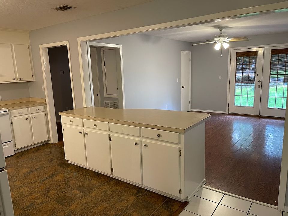 1st image of 100 Georgia Ave
