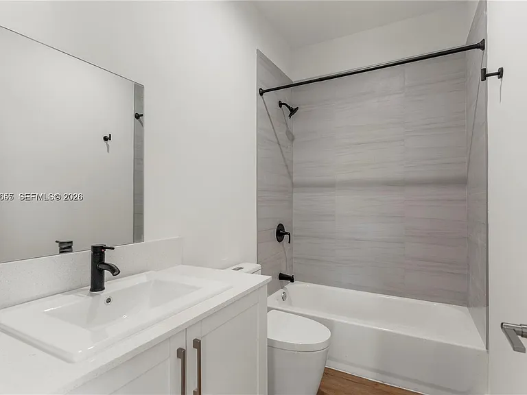 425 SW 1st St #1 — Photo 13