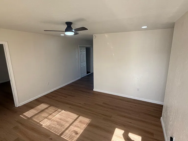 732 SW 46th St — Photo 5