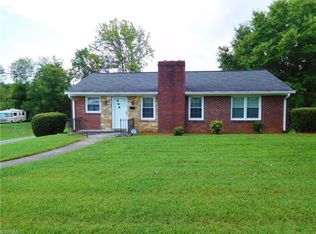 1040 Palmer Ln, Winston Salem, NC 27107