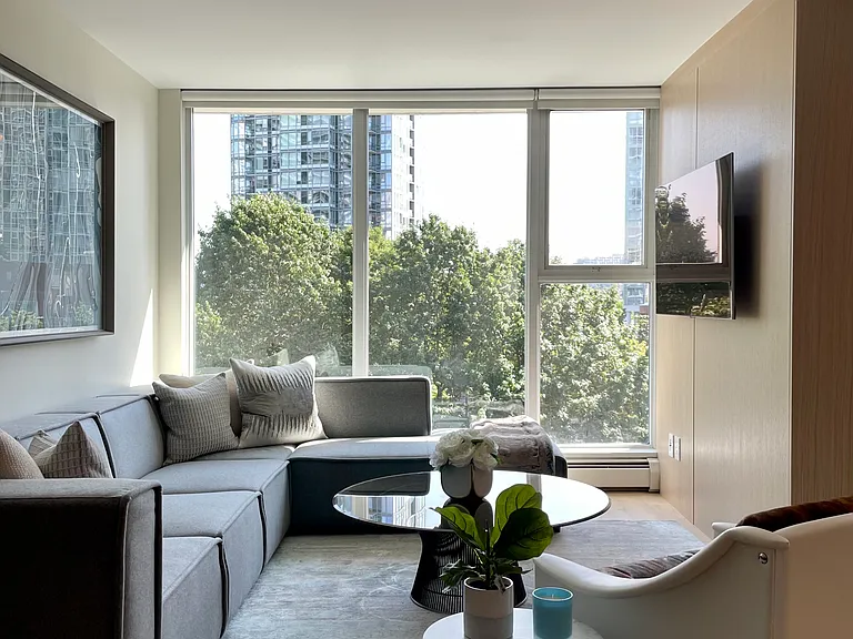 1009 Expo Blvd — Photo 5
