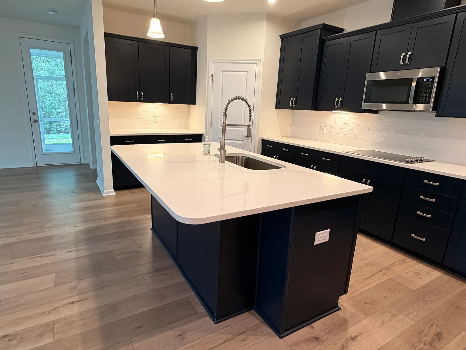 4 bed, 2100 sqft, $2,750 — Photo 4