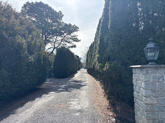 5th image of 52 Meeting House Rd