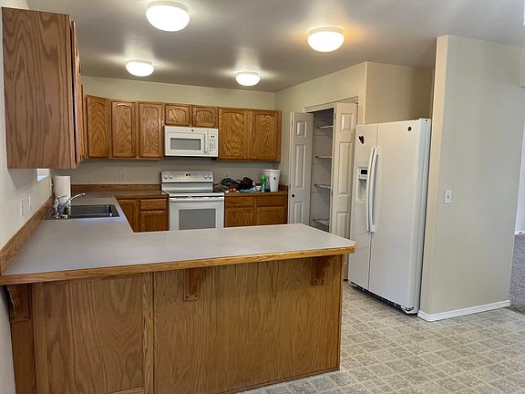 Kitchen new microwave oven