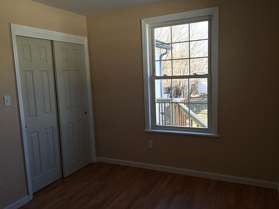 3rd image of 749 Erskine Ave