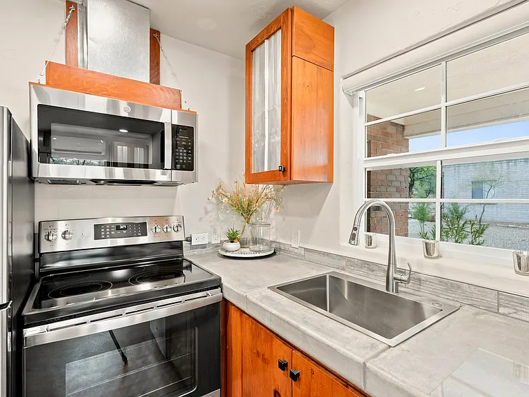 2542 E Seneca St — Photo 17