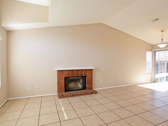 3rd image of 24543 Freeport Dr