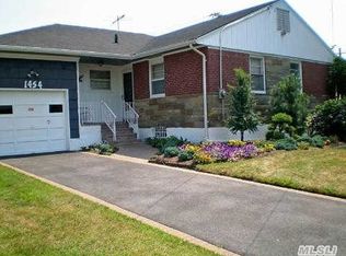1454 Egmont Pl, Far Rockaway, NY 11691