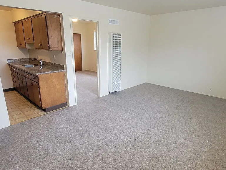 1932 Haste St #6 — Photo 2