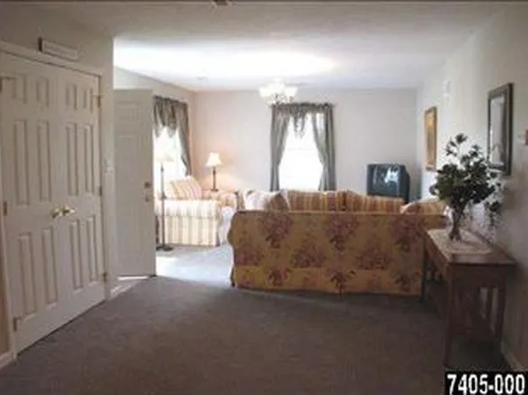 1299 Village Dr, Spring Grove, PA 17362