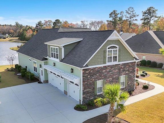 4th image of 2621 Ocean Palm Court NE