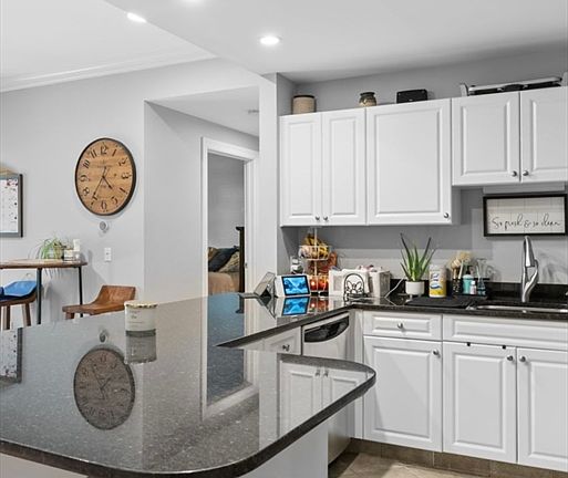 4th image of 614 Pond St Unit 1111
