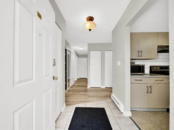 13275 70b Ave #104, Surrey, BC V3W 7Z2