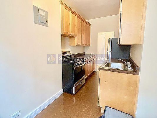 5th image of 240 Cabrini Blvd APT 6B