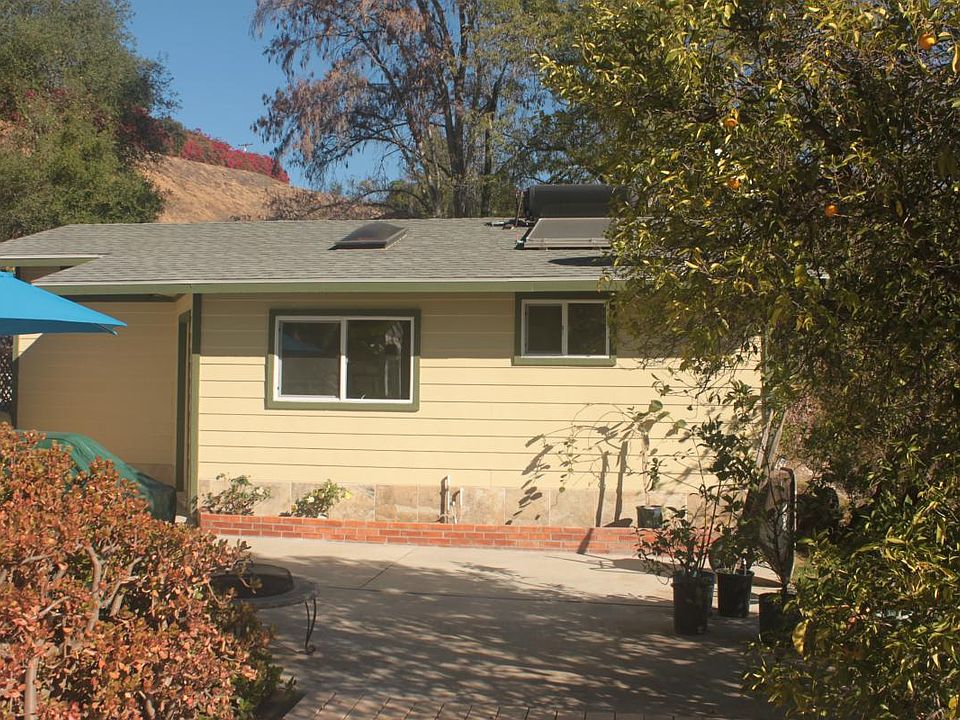 sunny secluded little cottage!