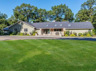 4 Woodland Rd, Old Westbury, NY 11568